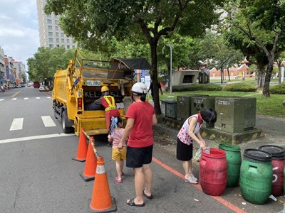 雙十國慶日 中市環保局垃圾收運採定時定點