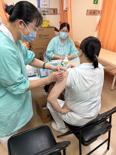 醫事人員接種情形