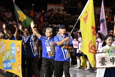 運動局長李昱叡代表市長盧秀燕出席開幕式,帶領臺中隊全體進場