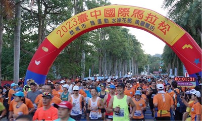 「台中國際馬拉松」活力登場 逾3千跑友后里熱情開跑!
