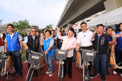 單車族有福了!圓環東路自行車跨橋完工 盧市長:串聯綠空廊道安全又便利