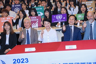 300名高校生化身各國大使 中市青年模擬聯合國熱鬧閉幕 盧市長分享自身國際經驗